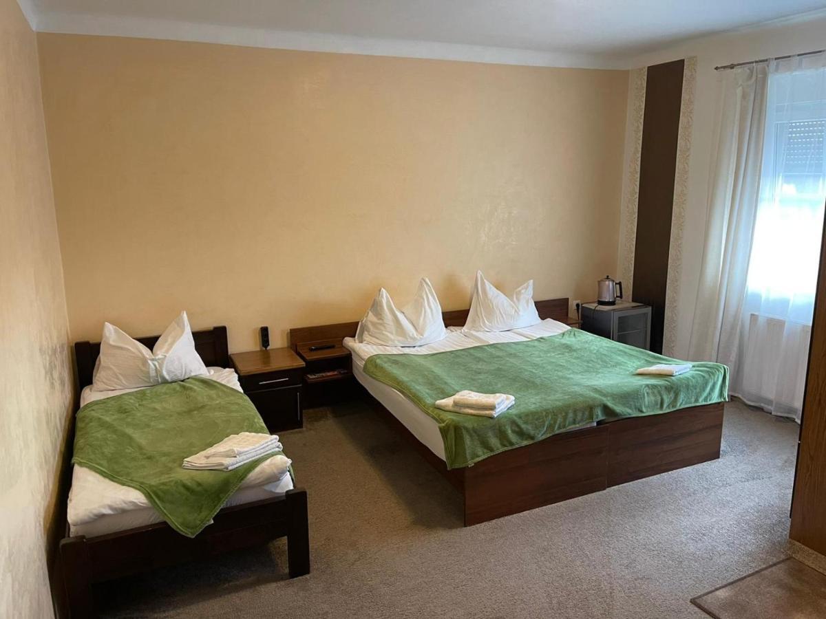 451 Rooms Graz Exterior photo